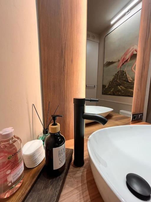Littlehouse- Entire Property For Maximum 4 People Bucureşti Ngoại thất bức ảnh