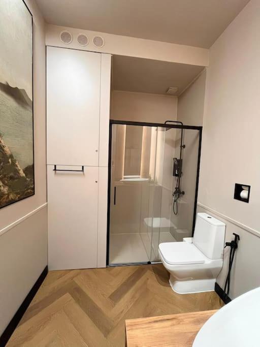 Littlehouse- Entire Property For Maximum 4 People Bucureşti Ngoại thất bức ảnh