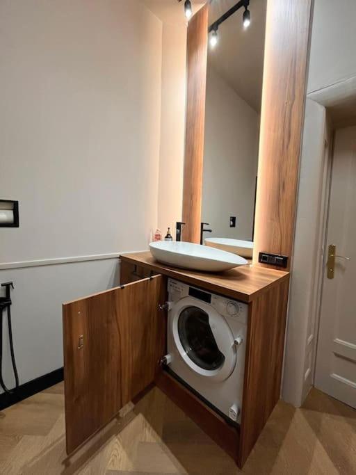 Littlehouse- Entire Property For Maximum 4 People Bucureşti Ngoại thất bức ảnh